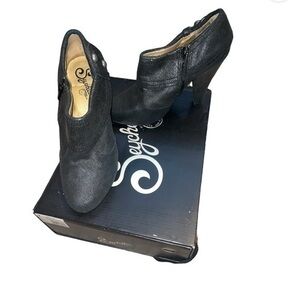 Seychelles Black Leather Fiddle Booties